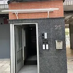 Moderno Cerca Del Metro